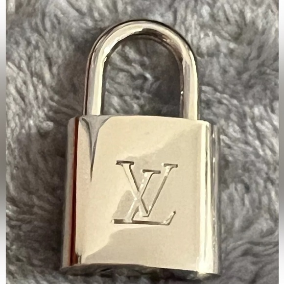 Lois Vuitton Rare Silver Lock & Key #315 - Picture 2 of 5